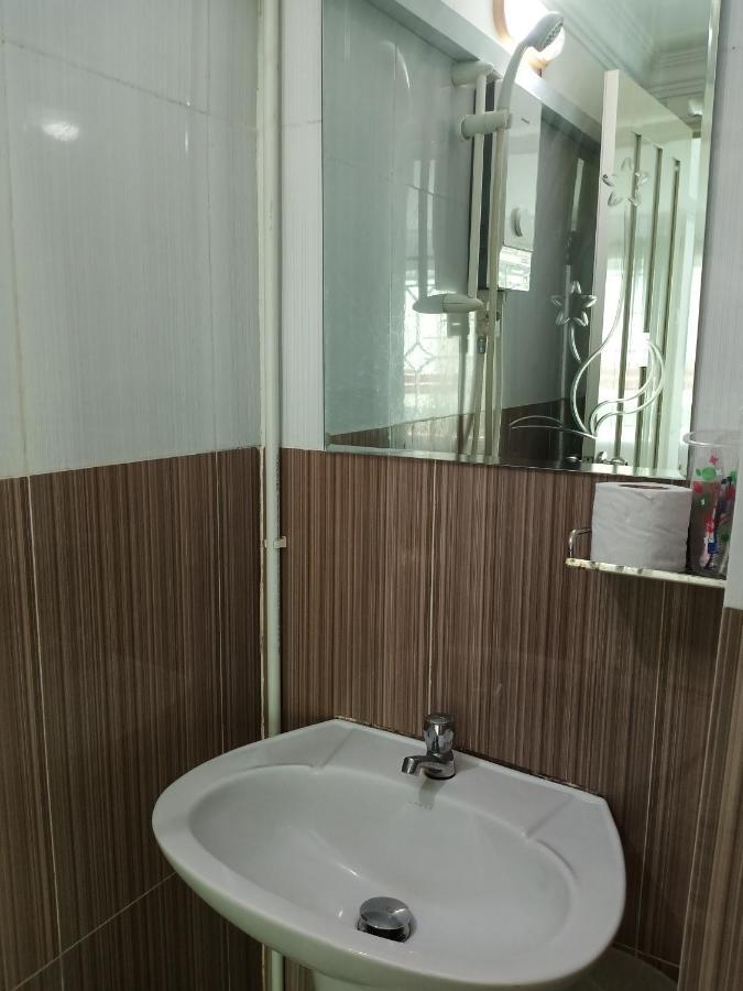Le Barang Steakhouse & Guesthouse Sihanoukville Dış mekan fotoğraf